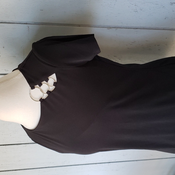 NWOT Black Tee. Silver Ring. Elegant Sexy - Picture 3 of 10